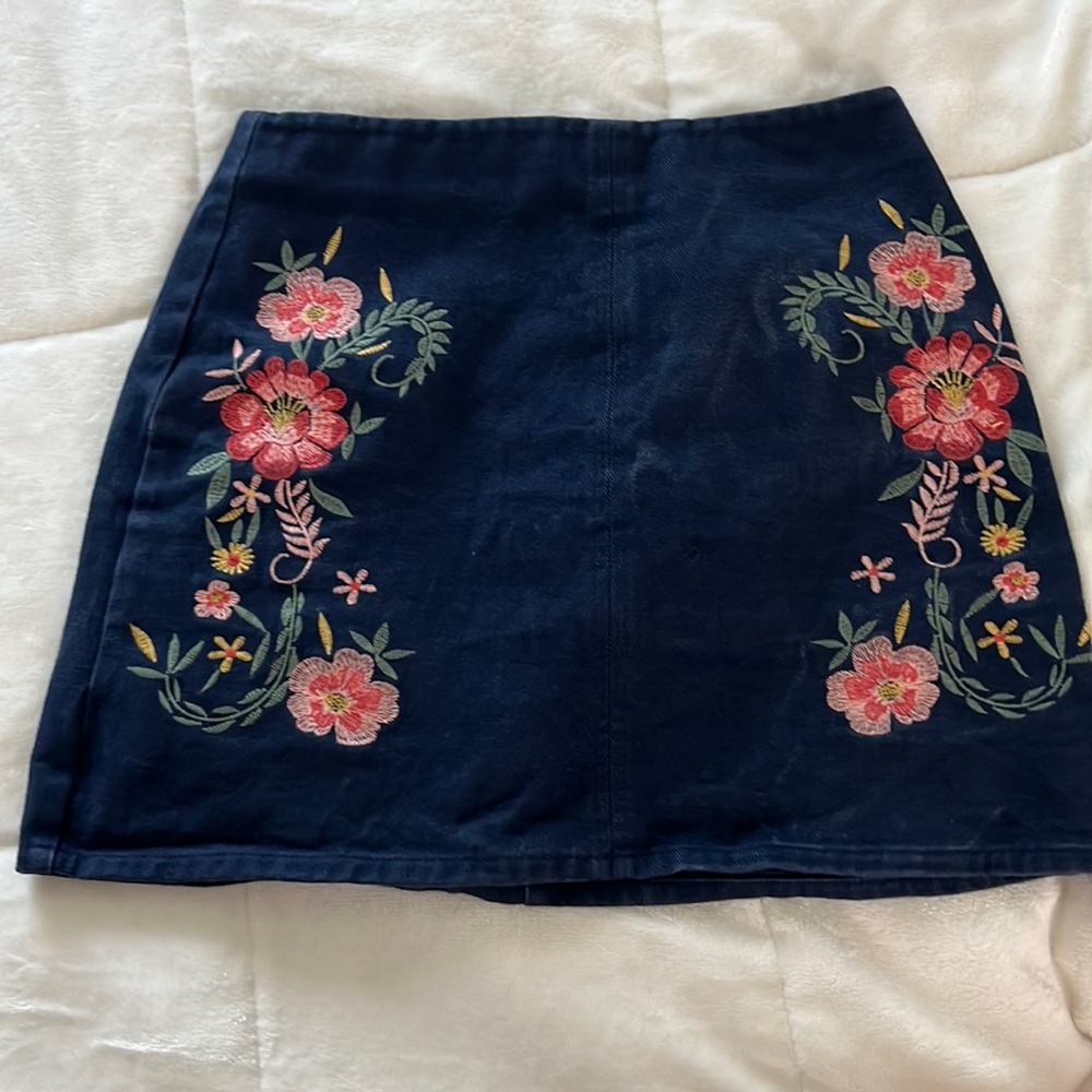 (3 for 20$) Embroidered Navy Mini Skirt